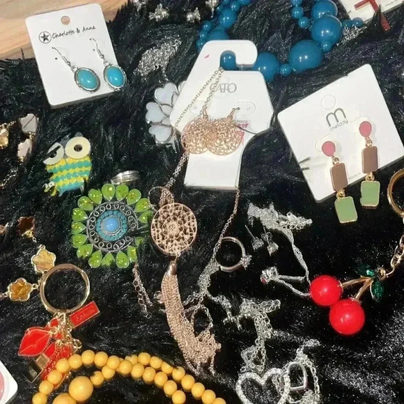 COPY - 🆕 Jewelry Mystery Bundle - Picture 4 of 16